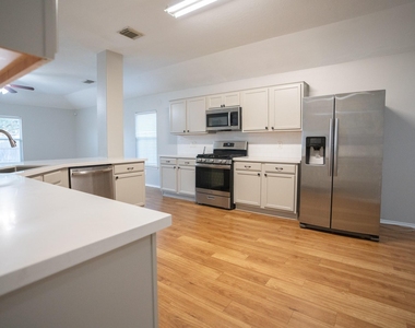 7843 Crescent Village Lane - Photo Thumbnail 10