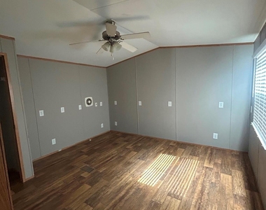 605 County Road 6053 - Photo Thumbnail 5