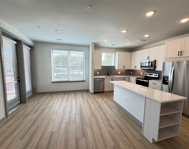 11604 Stonehollow Dr - Photo Thumbnail 2