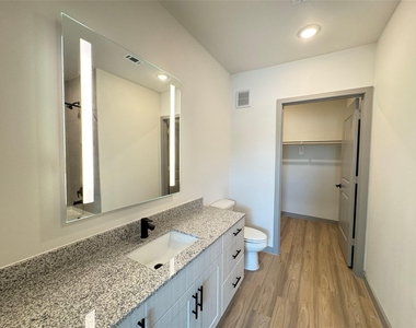 11604 Stonehollow Dr - Photo Thumbnail 11