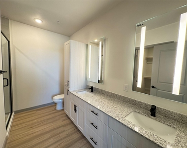 11604 Stonehollow Dr - Photo Thumbnail 8