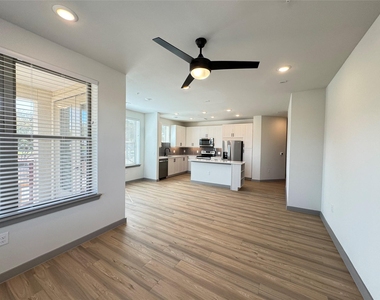 11604 Stonehollow Dr - Photo Thumbnail 6