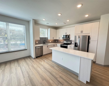 11604 Stonehollow Dr - Photo Thumbnail 1