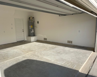 7543 Fishbowl Lane - Photo Thumbnail 15