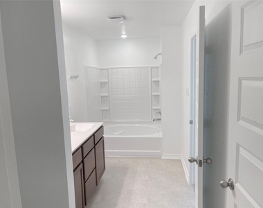 7543 Fishbowl Lane - Photo Thumbnail 13