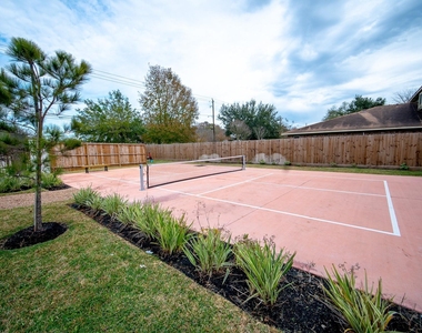 7611 Victory Reserve Street - Photo Thumbnail 9