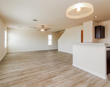 5815 Northern Oak Street - Photo Thumbnail 2