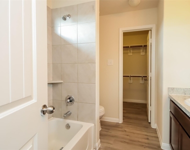 5815 Northern Oak Street - Photo Thumbnail 9