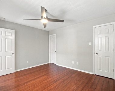 1421 Ruthven Street - Photo Thumbnail 7