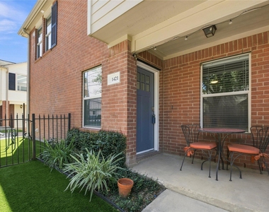 1421 Ruthven Street - Photo Thumbnail 6