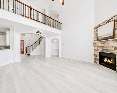 18431 W Laura Shore Drive - Photo Thumbnail 9