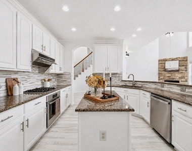 18431 W Laura Shore Drive - Photo Thumbnail 14