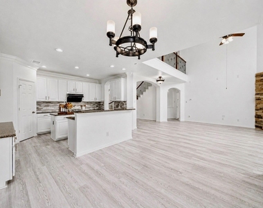 18431 W Laura Shore Drive - Photo Thumbnail 12