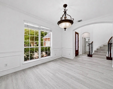 18431 W Laura Shore Drive - Photo Thumbnail 5