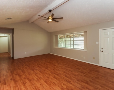 16518 Royal Mile Lane - Photo Thumbnail 2