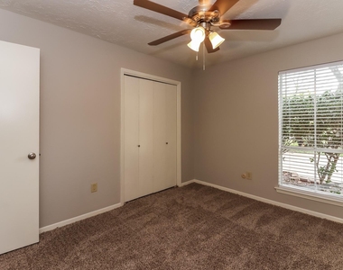 16518 Royal Mile Lane - Photo Thumbnail 12