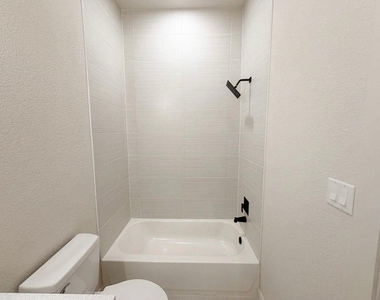 326 Clearwater Street - Photo Thumbnail 7