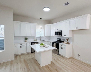 326 Clearwater Street - Photo Thumbnail 1