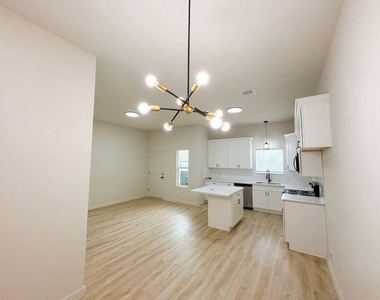 326 Clearwater Street - Photo Thumbnail 4
