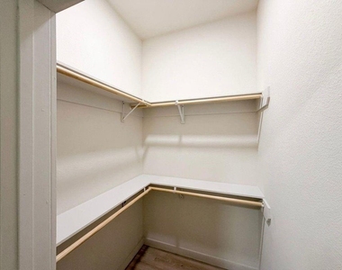 326 Clearwater Street - Photo Thumbnail 11