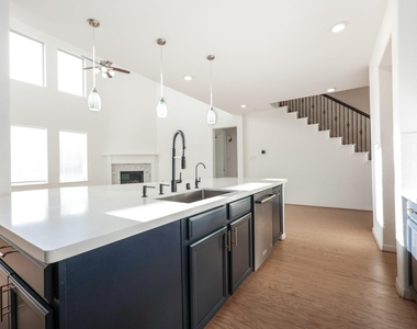 2107 Brooke Avery Drive - Photo Thumbnail 8