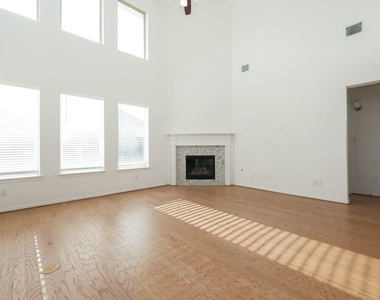 2107 Brooke Avery Drive - Photo Thumbnail 6