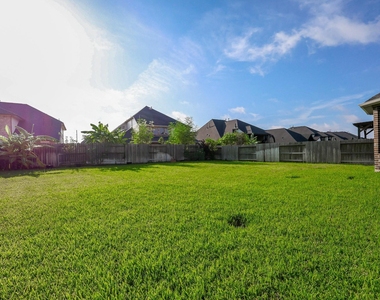 2107 Brooke Avery Drive - Photo Thumbnail 31