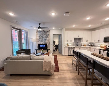11604 Stonehollow Dr - Photo Thumbnail 2