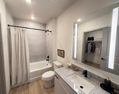 11604 Stonehollow Dr - Photo Thumbnail 9