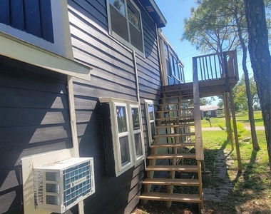 12018 Sandpiper Road - Photo Thumbnail 3