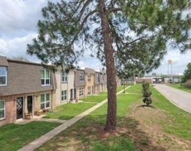 101 Brookside Lane - Photo Thumbnail 18