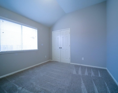 117 Harbour Town Circle - Photo Thumbnail 11