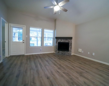 117 Harbour Town Circle - Photo Thumbnail 6