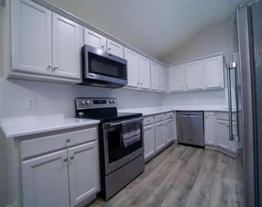 117 Harbour Town Circle - Photo Thumbnail 3