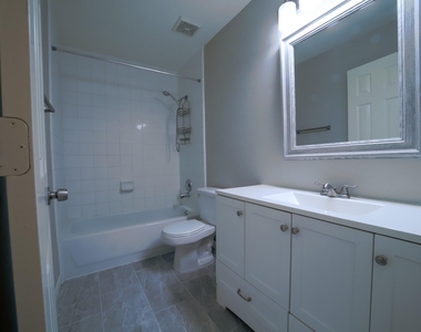 117 Harbour Town Circle - Photo Thumbnail 10