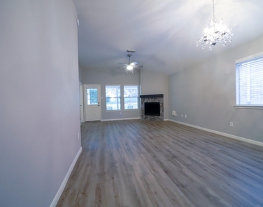 117 Harbour Town Circle - Photo Thumbnail 5