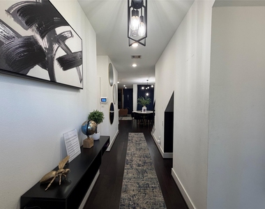 2417 Noble Street - Photo Thumbnail 4