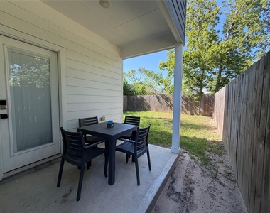 2417 Noble Street - Photo Thumbnail 30
