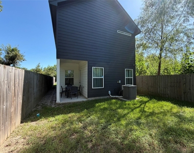 2417 Noble Street - Photo Thumbnail 31