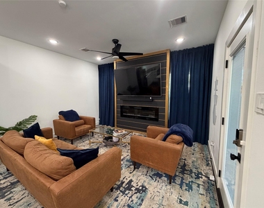 2417 Noble Street - Photo Thumbnail 11