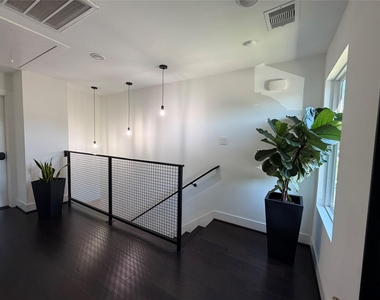 2417 Noble Street - Photo Thumbnail 18