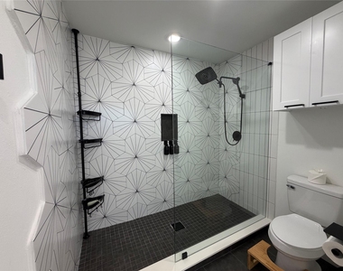 2417 Noble Street - Photo Thumbnail 26