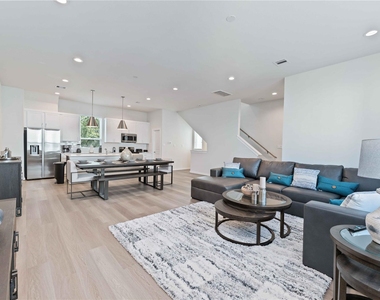 1013 Erin Street - Photo Thumbnail 9
