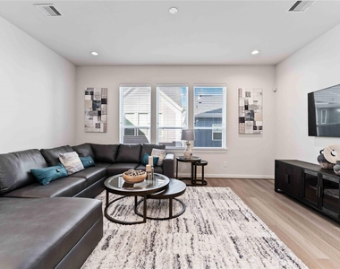 1013 Erin Street - Photo Thumbnail 8
