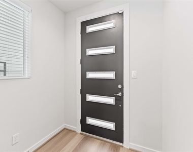 1013 Erin Street - Photo Thumbnail 2