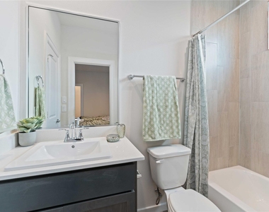 1013 Erin Street - Photo Thumbnail 14