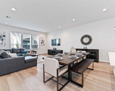 1013 Erin Street - Photo Thumbnail 3