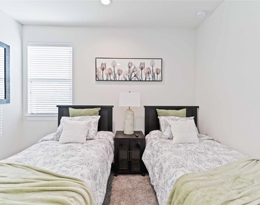 1013 Erin Street - Photo Thumbnail 16