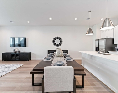 1013 Erin Street - Photo Thumbnail 4