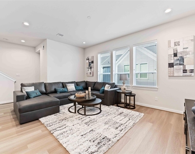 1013 Erin Street - Photo Thumbnail 10